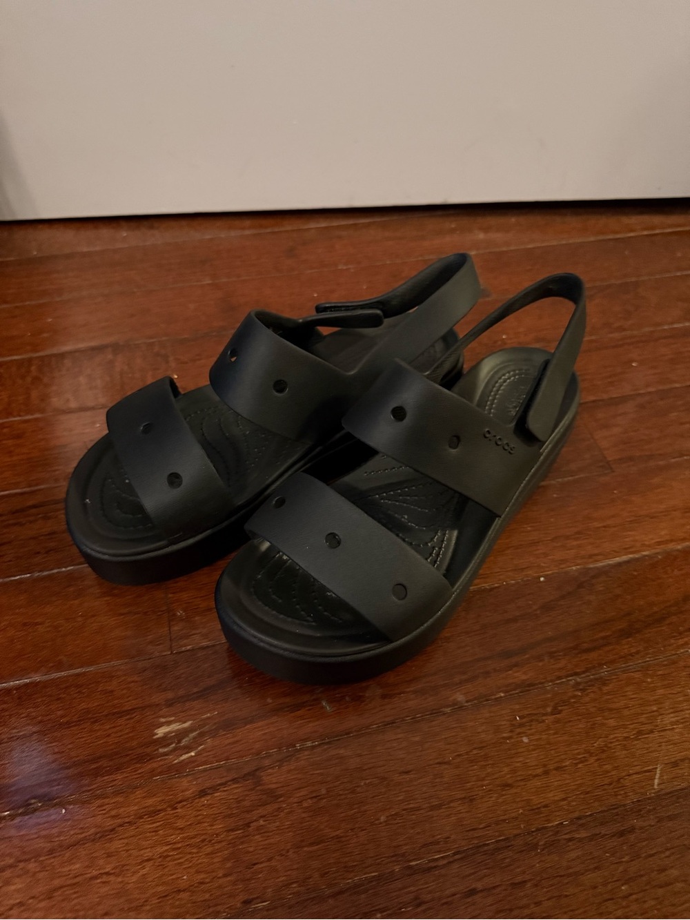 Crocs Brooklyn 4U Sandal - Picture 3 of 4